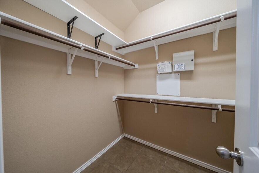 Building Photo - 304 Jack Ryan Ln