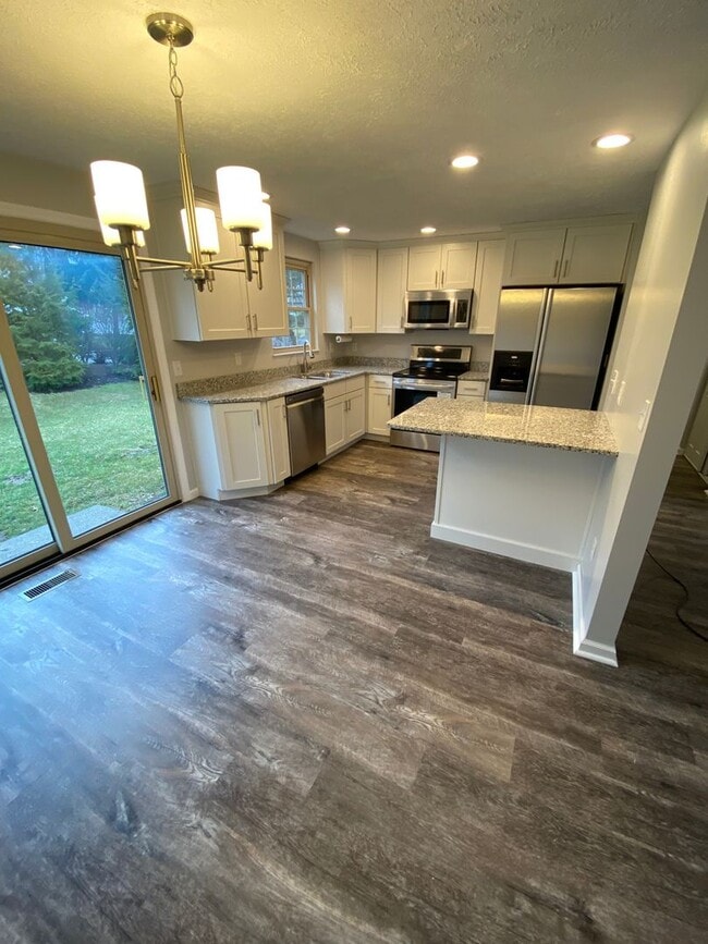 Building Photo - Modern 3-Bed, 2-Bath Home with New Kitchen & Upgrades