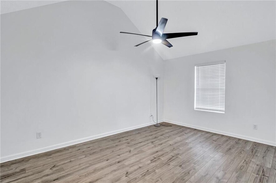 Building Photo - 6234 Culver Dr