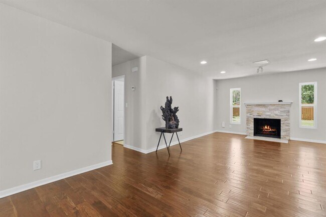 Building Photo - 501 Arbor Ln