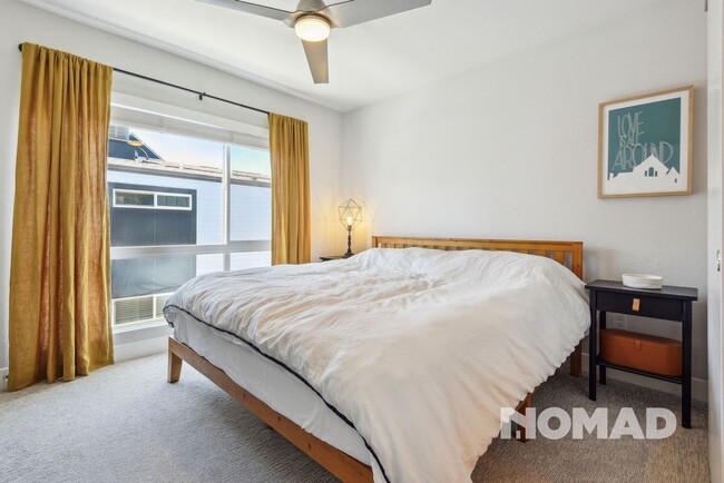 Building Photo - Modern 2 Bed + Office, 2.5 Bath Townhome |...