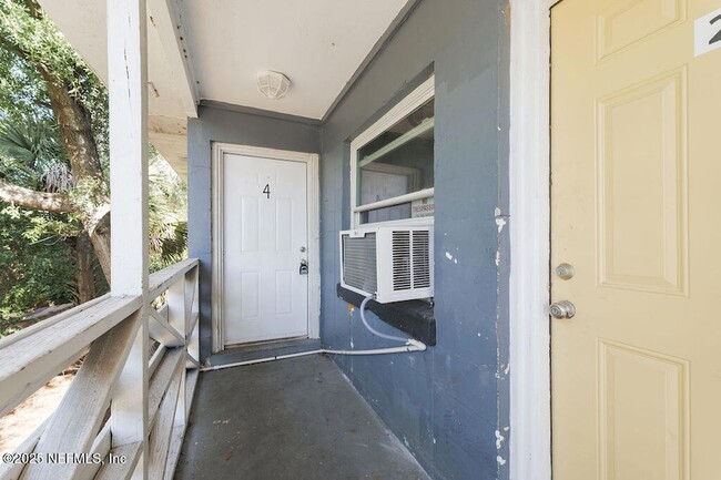 Building Photo - 239 E 16th St