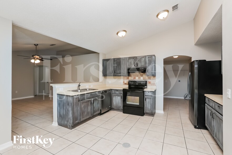 Building Photo - 662 Armadillo Dr