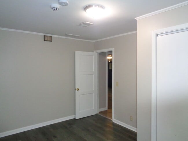 Building Photo - 2 Bdroom 1 Bath Home