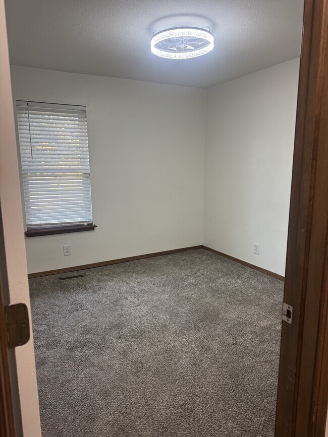 Building Photo - 1209 N Ironwood Pl