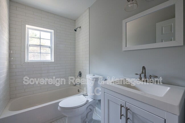 Building Photo - 331 Camilla Cir SW