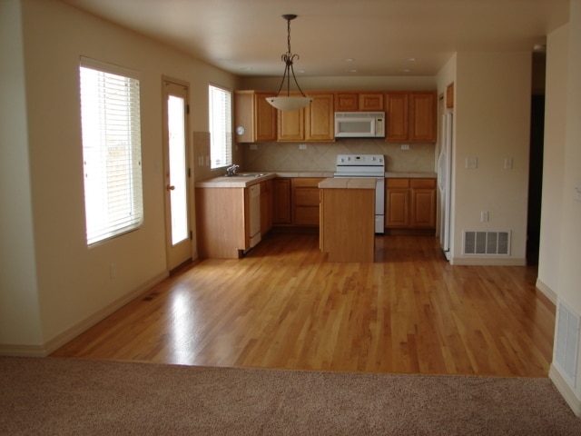 Building Photo - 7261 Grand Prairie Dr