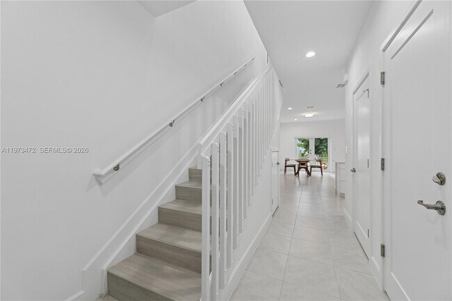 Building Photo - 1305 NW 27th Ave