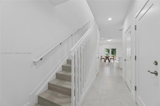 Building Photo - 650 NW 30th Ave