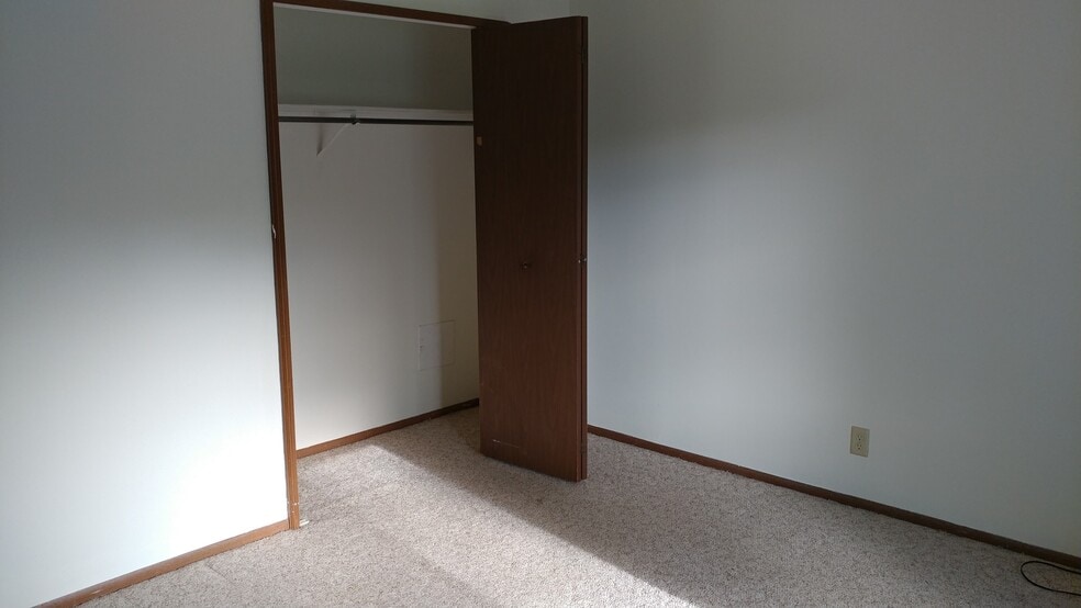 Building Photo - 208 17th Ave N