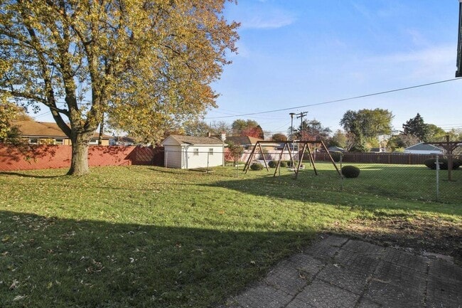 Building Photo - Gorgeous 3 Bedroom Single Family Home!