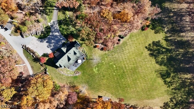 Building Photo - 17 Quaker Church Rd