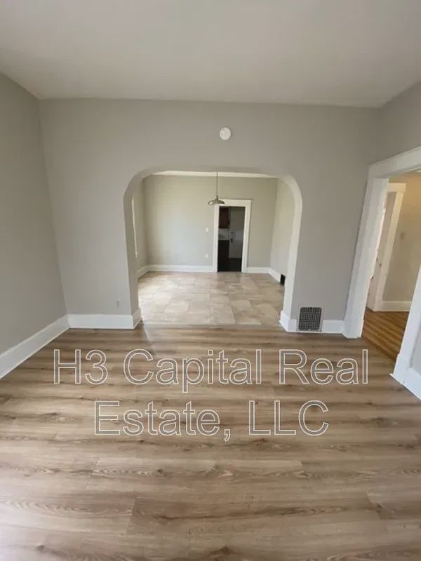 Building Photo - 2022 Cleveland Blvd