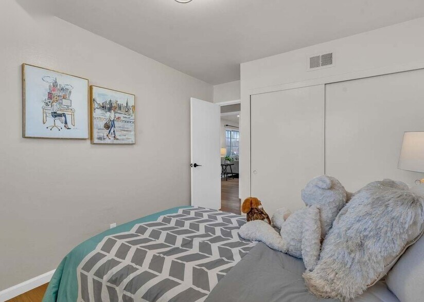 Building Photo - 7472 Blue Fox Way