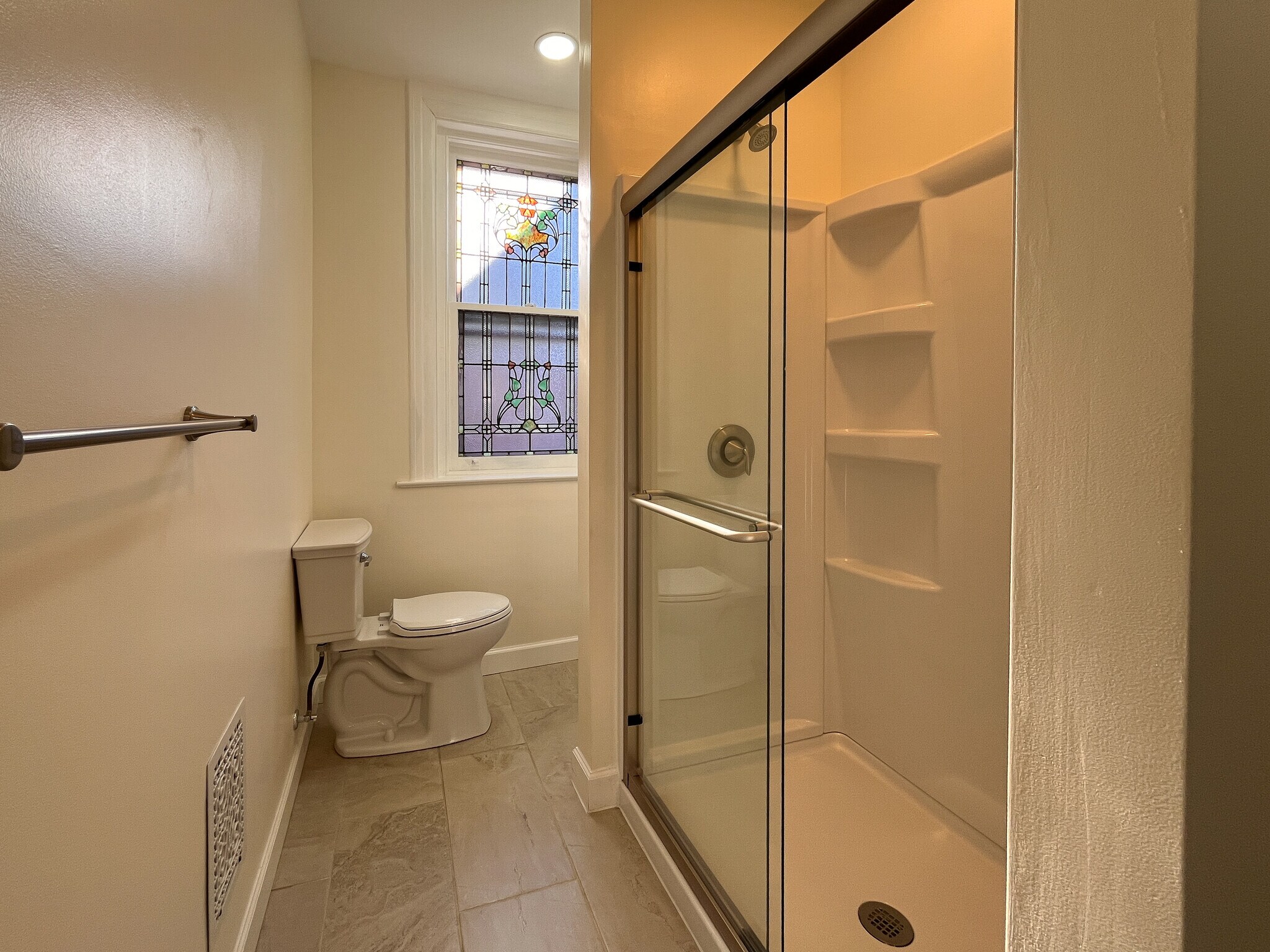 Bathroom - 926 Savannah Ave