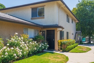 Building Photo - 2044 N Avenida Vista Del Monte