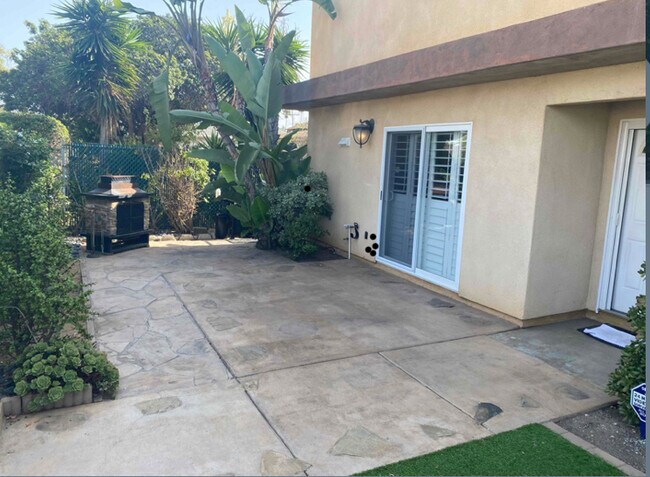 Building Photo - 303 S Freeman St