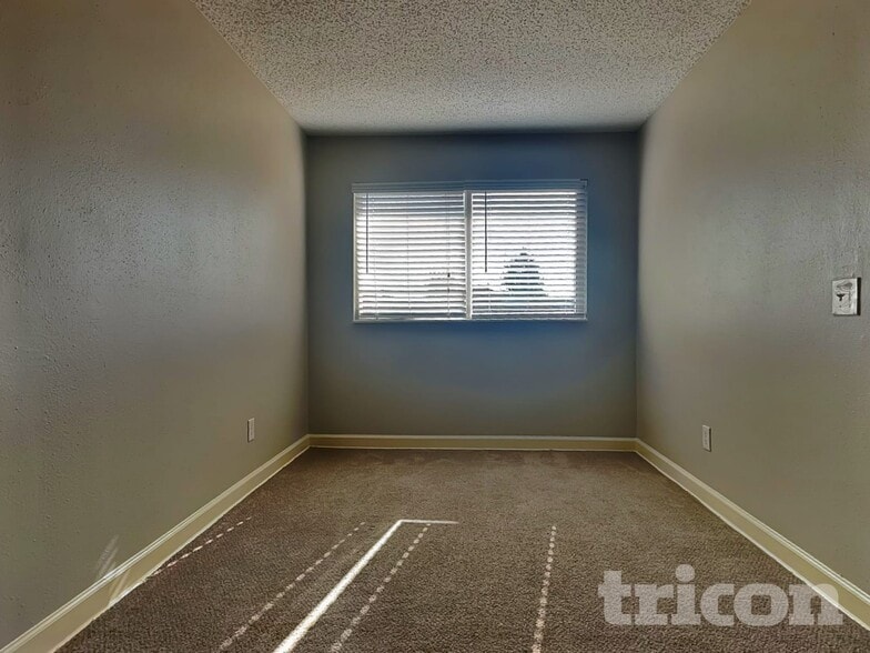 Building Photo - 2622 Townhall Ln