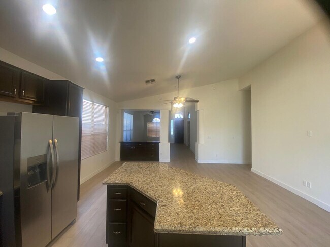 Building Photo - 8122 E Theresa Dr