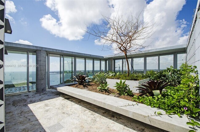 Building Photo - 2669 S Bayshore Dr