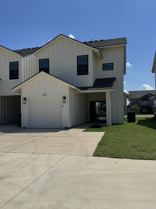 Building Photo - 602 Mercado St