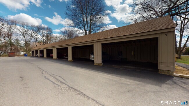 Building Photo - 12 Greenbriar Dr