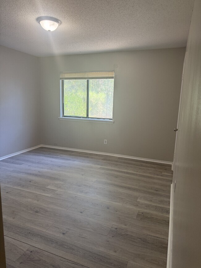 Building Photo - 6473 Klinect Ct