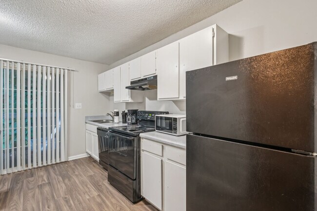 Building Photo - 2430 Kenridge Pkwy