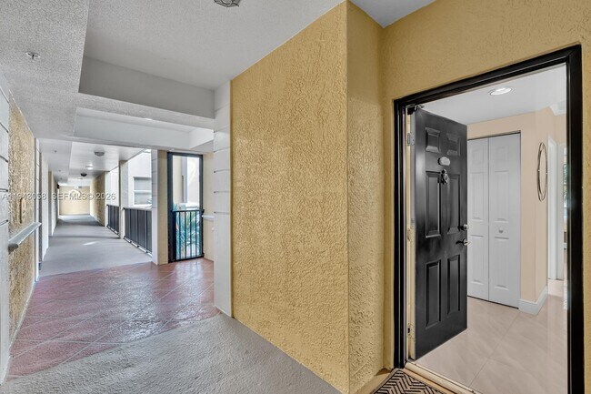 Building Photo - 17100 N Bay Rd