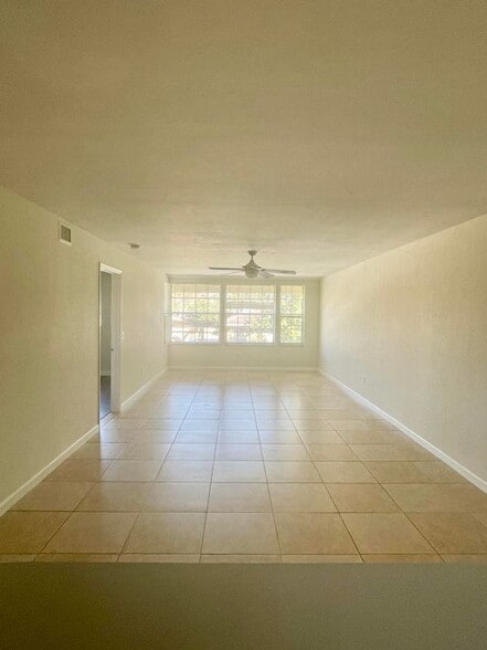 Building Photo - 1905 Palm Beach Trace Dr
