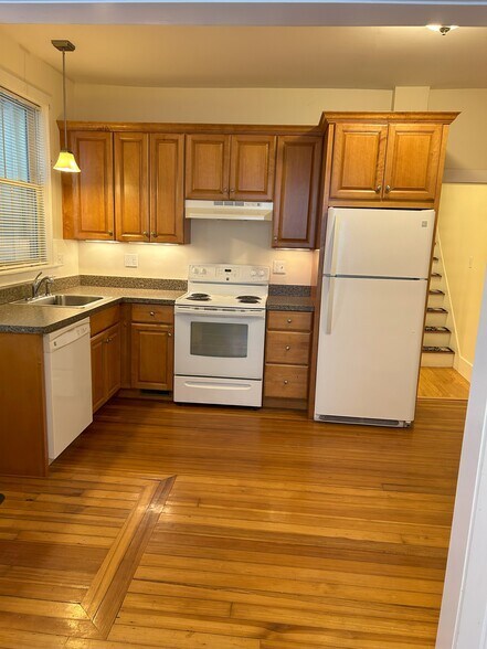 Building Photo - 4 Riggs St