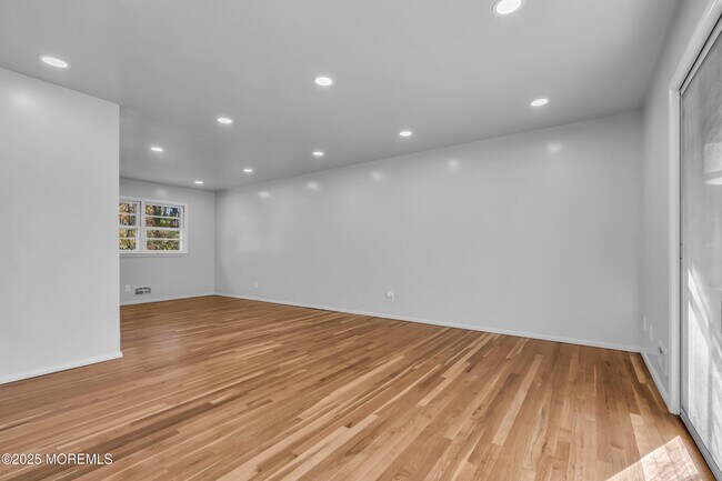 Building Photo - 16 Burdge Dr