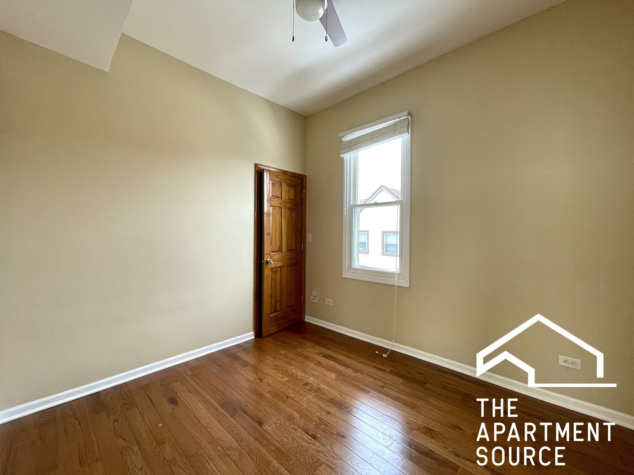 Building Photo - 2028 N Hamlin Ave