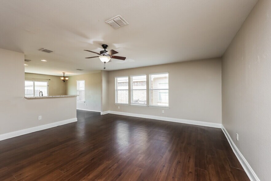 Building Photo - 2014 Gardenia Dr