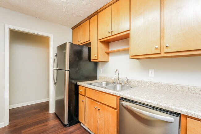 Building Photo - 465 Rosehill Dr