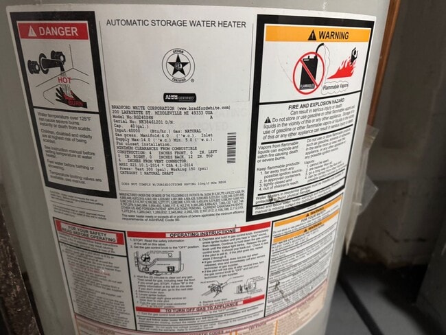 Building Photo - 1596 Chestnut Ave