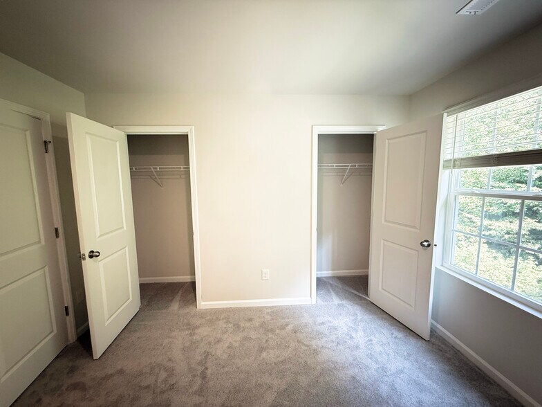 His and Her closet - 1850 Autumn Mist Dr
