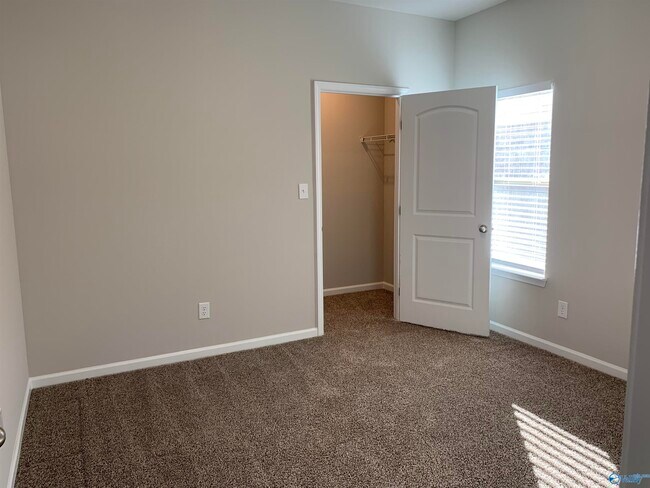 Building Photo - 223 Ivyleaf Dr