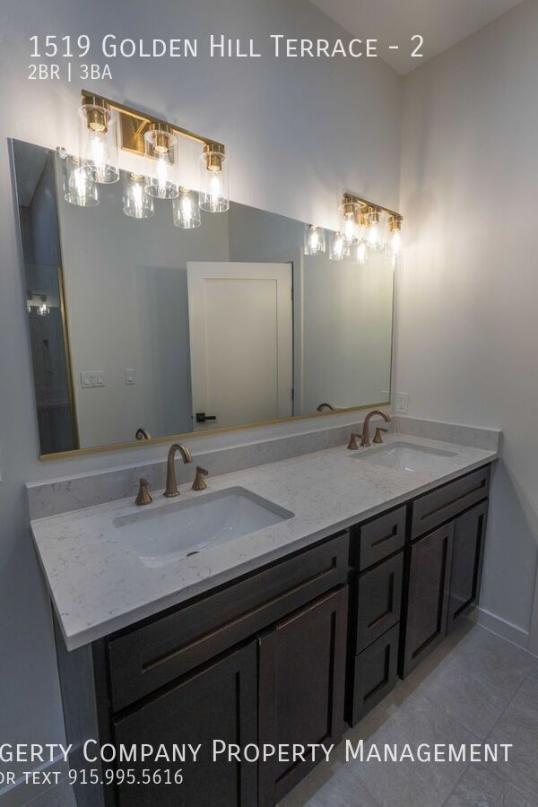 Building Photo - 1519 Golden Hill Terrace