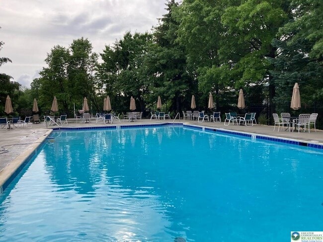 Building Photo - 1963 Delancey St