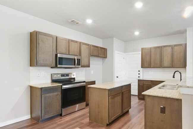 Building Photo - 9709 Grosbeak Ln