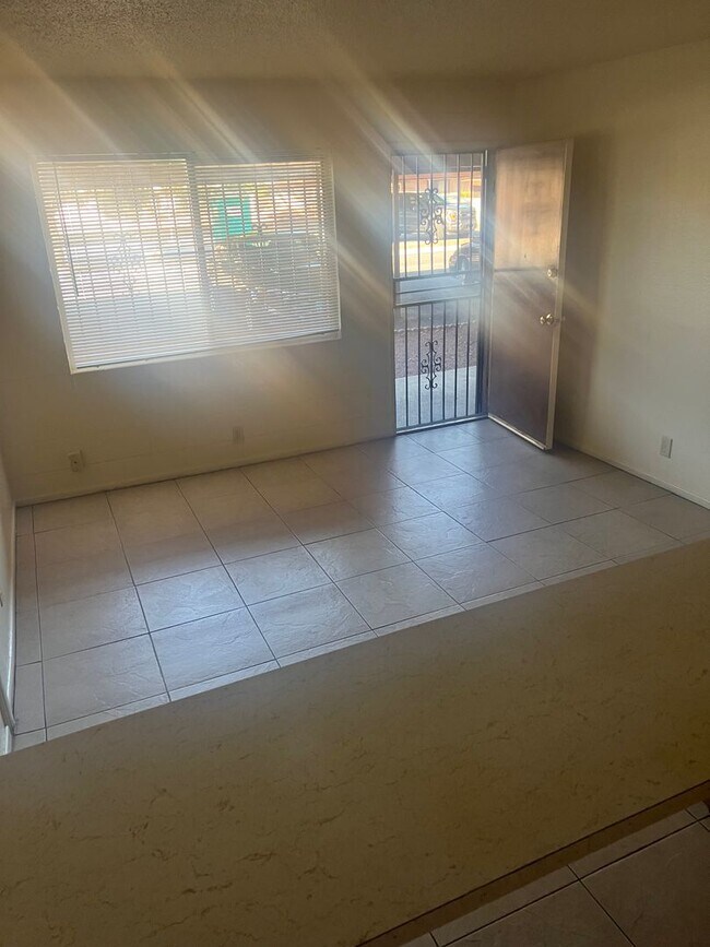 Building Photo - 1 Bedroom 1 Bath In Central Las Vegas