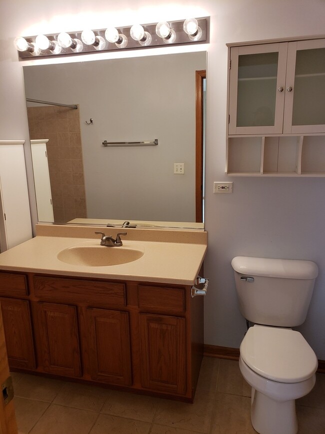 Building Photo - 523 Shakespeare Dr