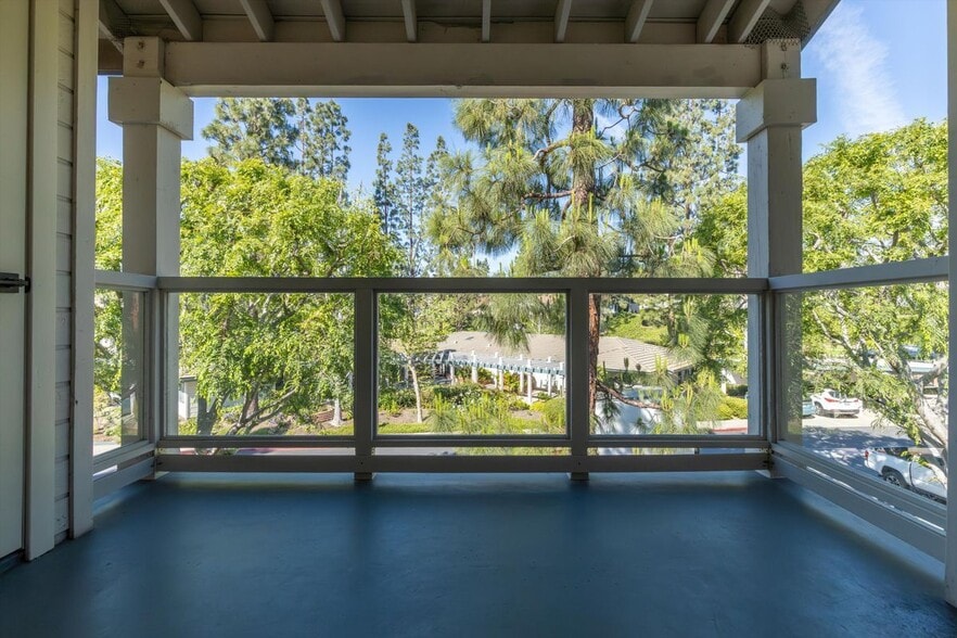 Building Photo - 1682 Circa Del Lago