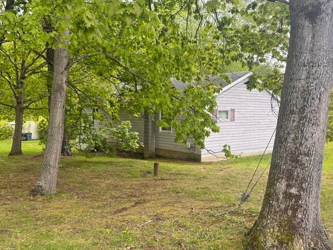 Building Photo - 3 Pine Crest Dr