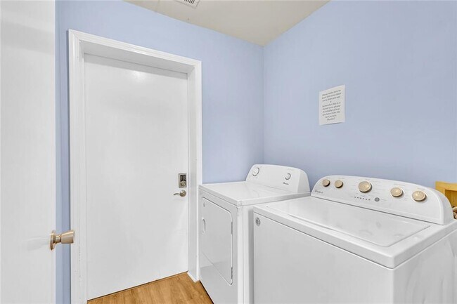 Building Photo - 5575 Milam Rd