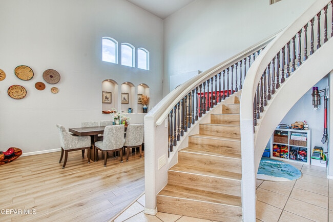Building Photo - 6300 Franklin Trail Drive