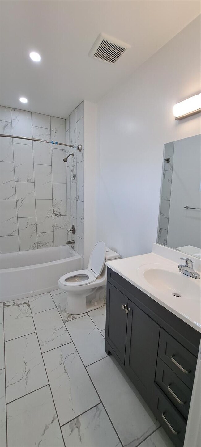 Building Photo - 3801 Davie Blvd