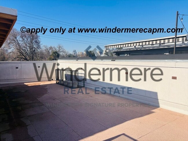 Building Photo - Gorgeous Rare MIDTOWN tri-level Modern home w/ Rooftop Patio!