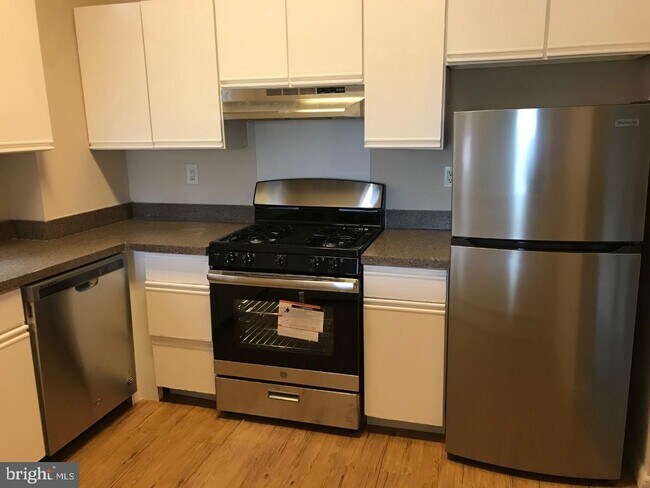 Building Photo - 215 High St